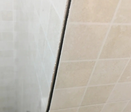 邵阳市瓷砖空鼓维修公司分享阳台瓷砖脱落的修复过程可以分为以下几个步骤