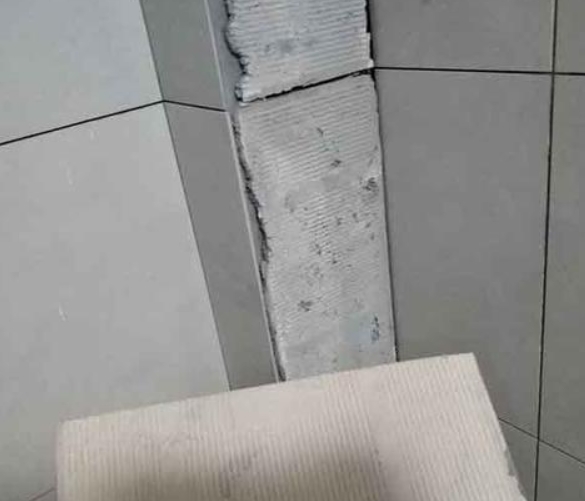 邵阳市瓷砖空鼓维修公司分享下厨房瓷砖脱落的补救措施。